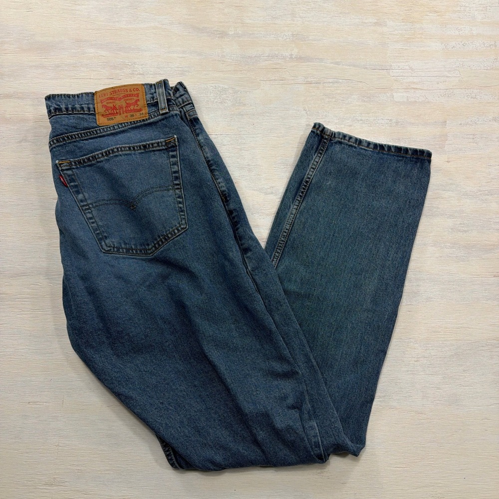 Levi Jeans 505 Regular Fit 36x34 Straight Leg Medium Wash Blue Mens